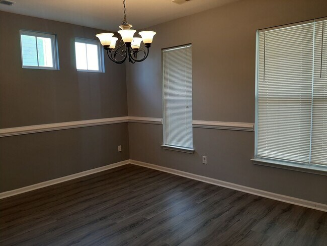 Building Photo - 194 Avonshire Dr