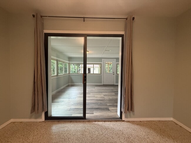 Building Photo - 2803 Smilax Ave