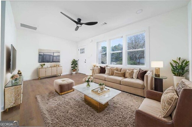 Building Photo - 2215 Gordon Cir