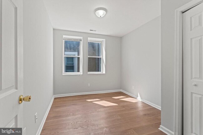 Building Photo - 1018 S 52nd St