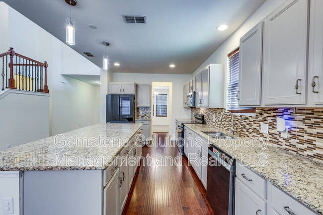 Building Photo - 203 S Dunnwood Ln