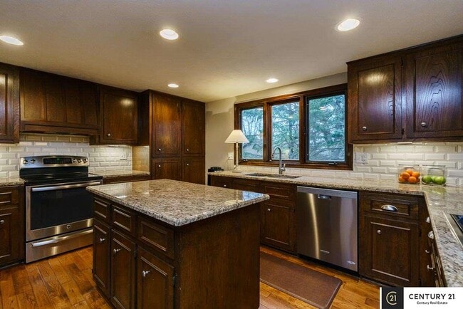 Building Photo - 845 Hidden Hills Dr