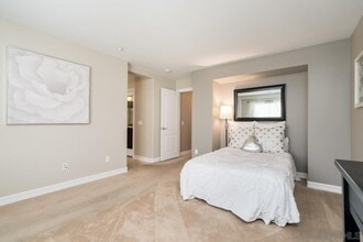 Building Photo - Beautifully maintained town home in the sought after community of Ravenna at 4S Ranch!