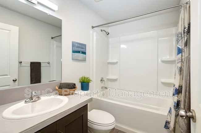 Building Photo - 2564 Hawthorne St