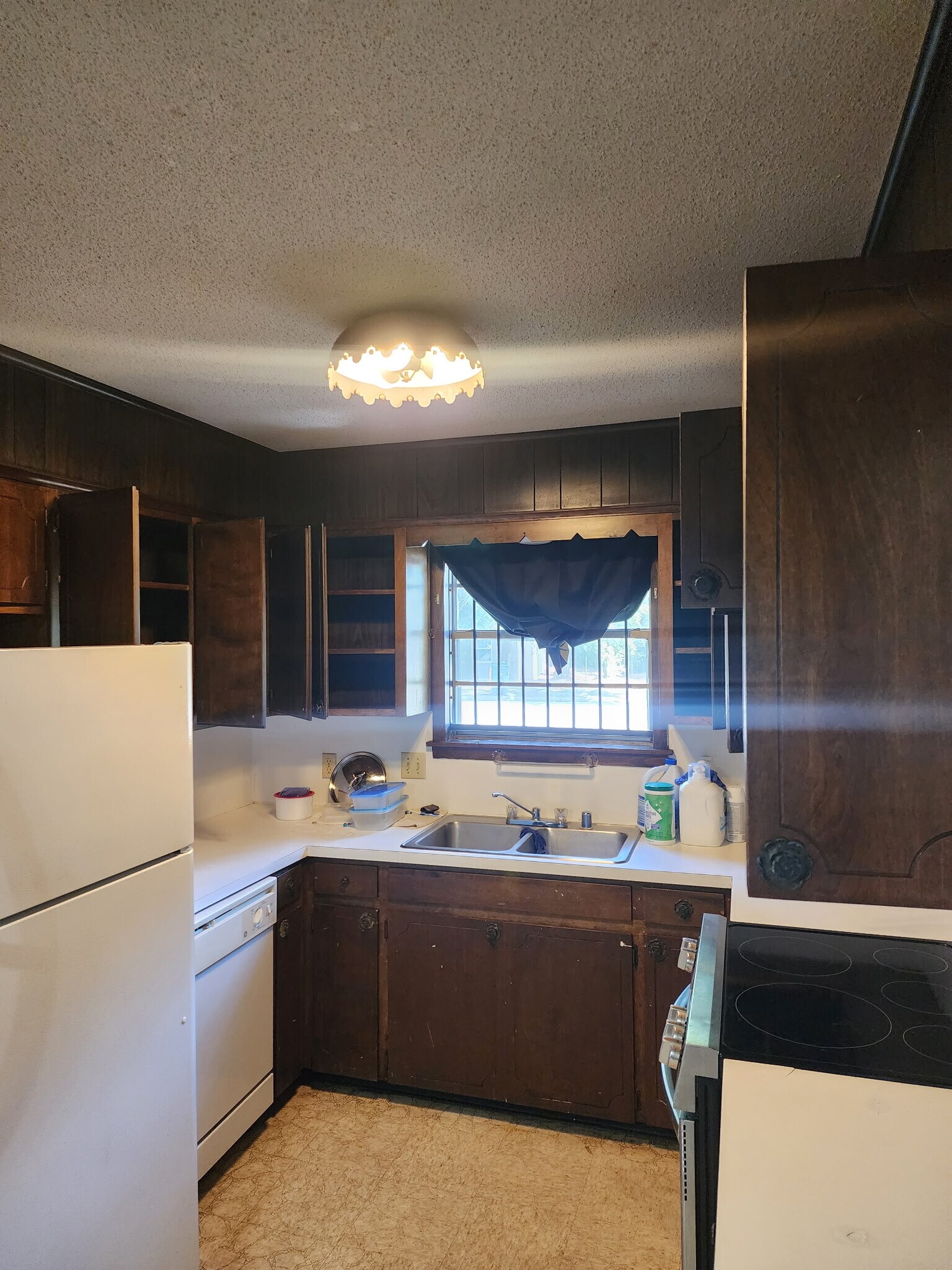 Building Photo - 2306 Dorchester Dr