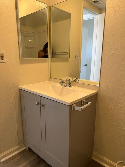 Building Photo - 43711 Challenger Way