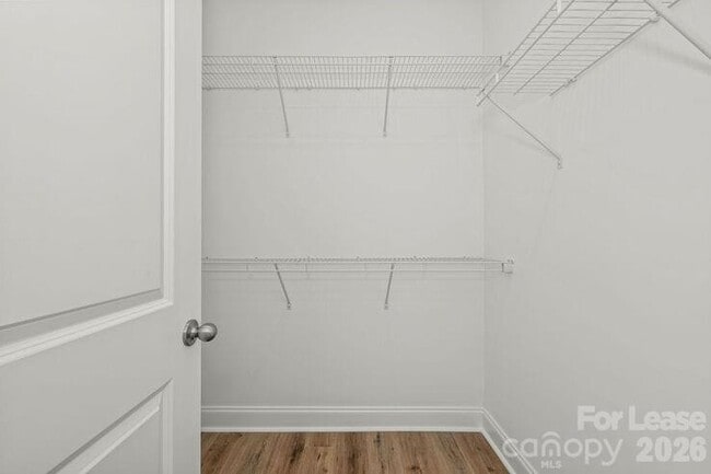 Building Photo - 1018 Fairway Green Ln