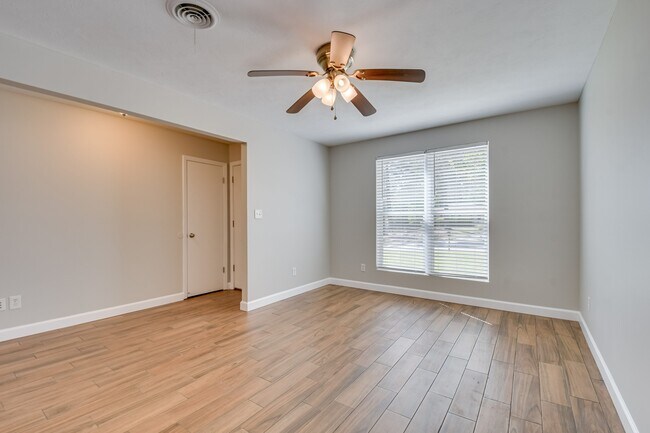 Building Photo - 247 Merion Ct