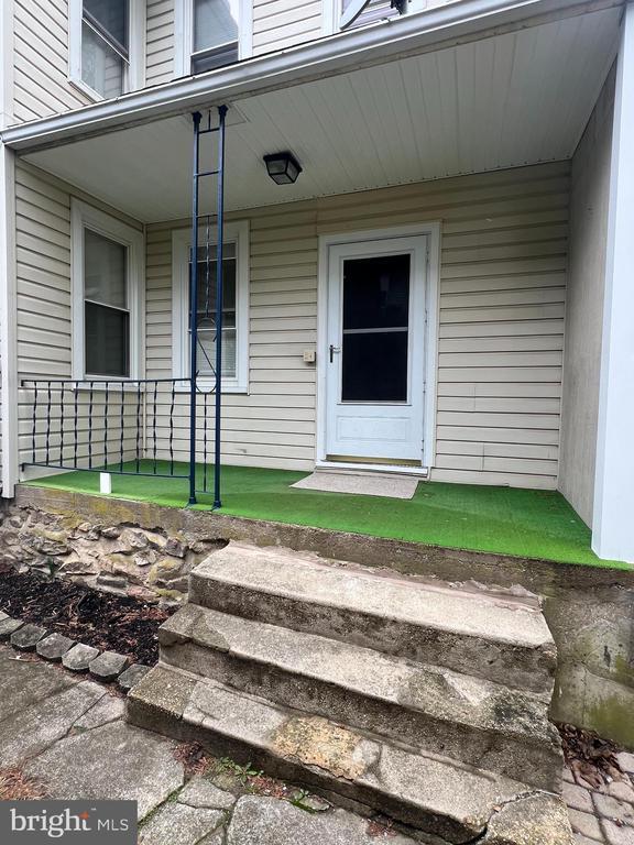 Building Photo - 303 S Baltimore St