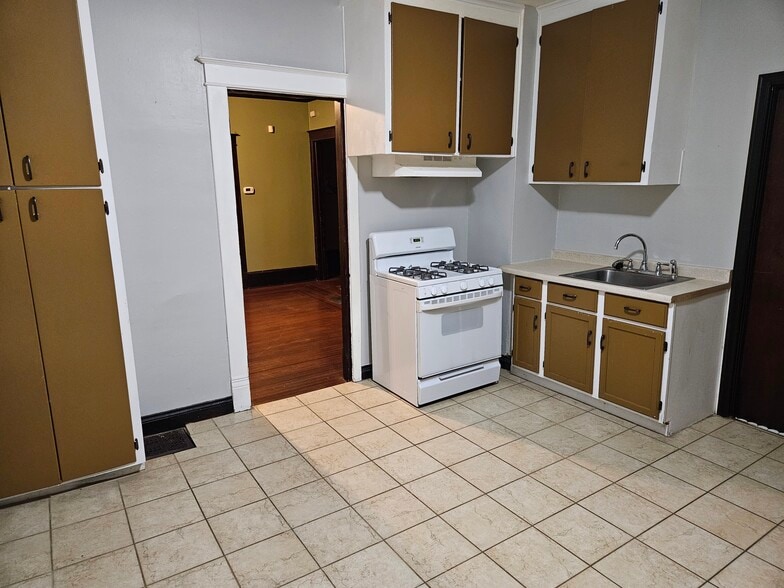 Building Photo - 1824 NE Taylor St