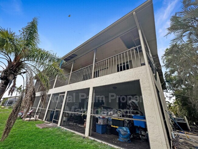 Building Photo - 4530 SW 10th Ave