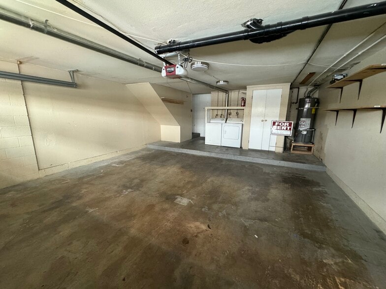 2 car garage with new washer and dryer - 2206 N Broadway