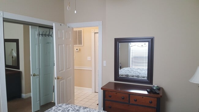 Building Photo - Beautifully furnished 1 bed condo in Myrtlewood community