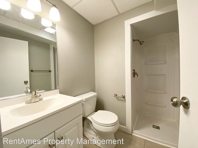 Building Photo - 525 Welch Ave