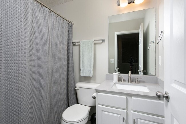 Building Photo - 3 Bd / 2.5 Bth townhouse in SW Durham Aubu...