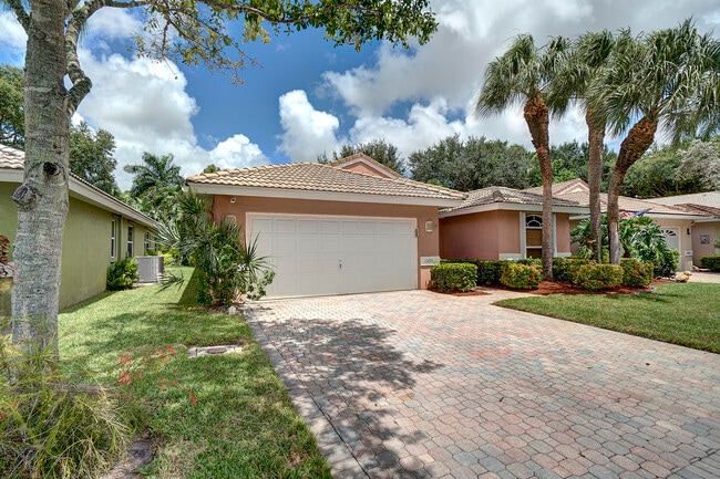 Building Photo - 13255 Royale Sabal Ct