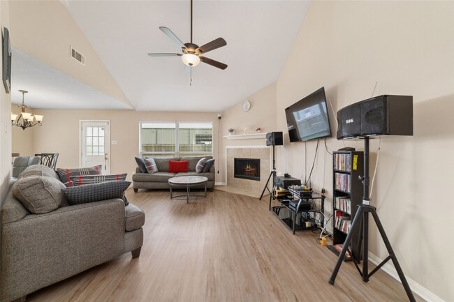 Building Photo - 8123 Solara Bend Ct