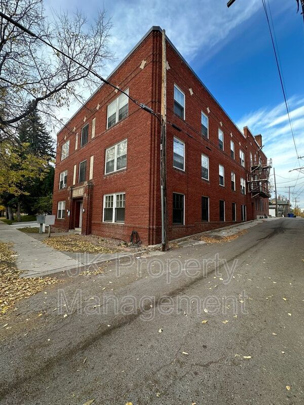 Building Photo - 310 5th St N