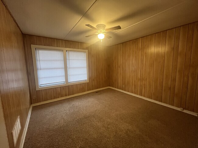 Building Photo - 117 Roosevelt Cir