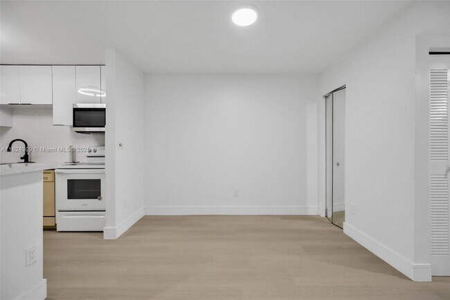 Building Photo - 9514 N Belfort Cir