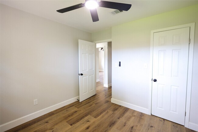 Building Photo - 51 Sweetgum Ct