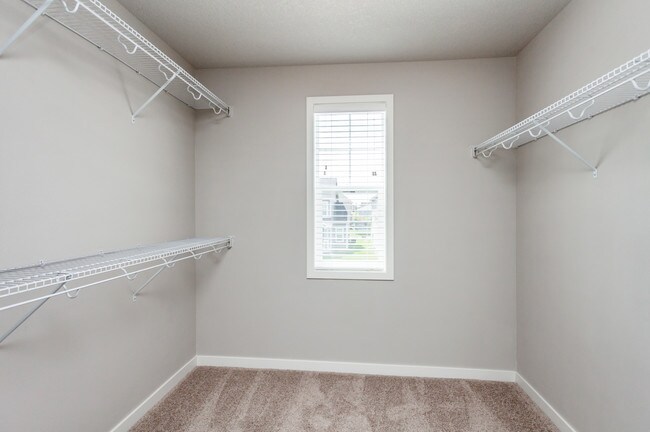 Building Photo - 2071 SW Cascade Falls Dr