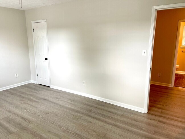Building Photo - Welcome to this sleek and modern 2 bedroom...