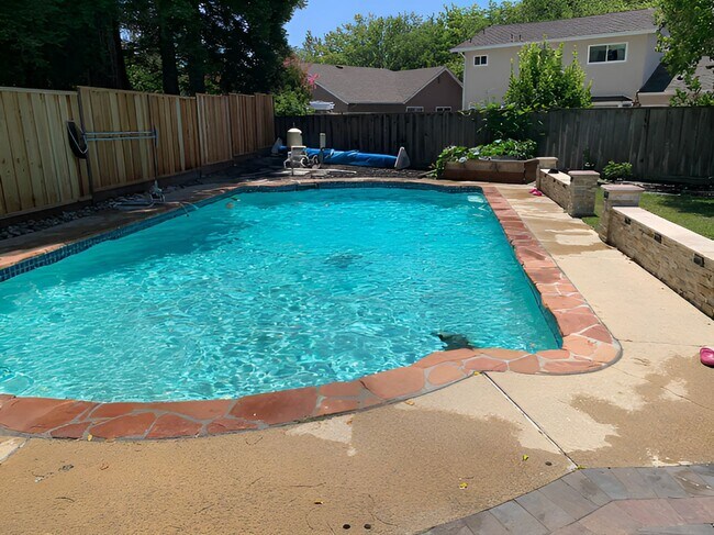 Building Photo - 4848 Pipit Ct