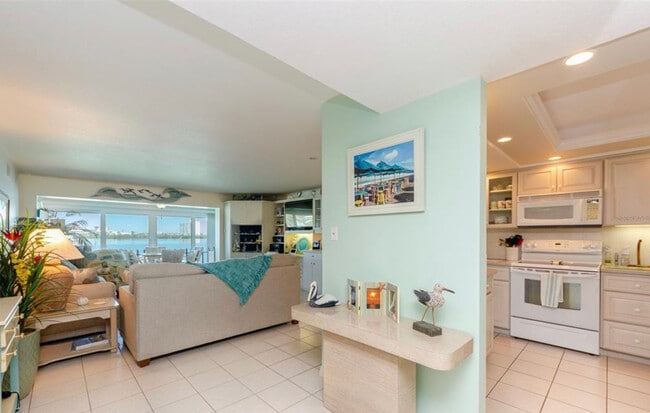 Building Photo - 868 Bayway Blvd