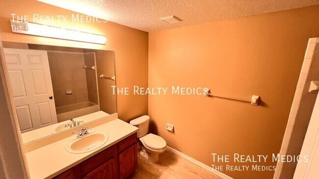 Building Photo - 1481 Woodfern St