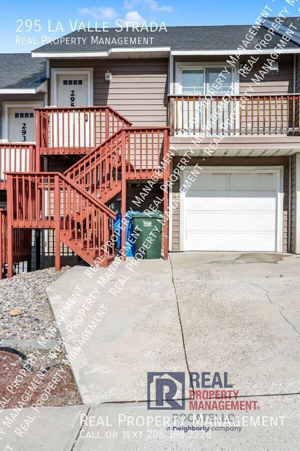 Building Photo - 295 La Valle Strada
