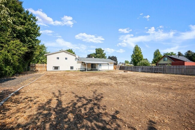 Building Photo - 14406 E 7th Ave