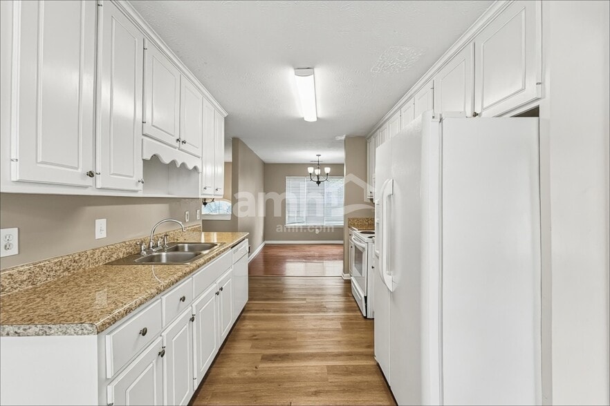 Building Photo - 4101 S Fork Dr