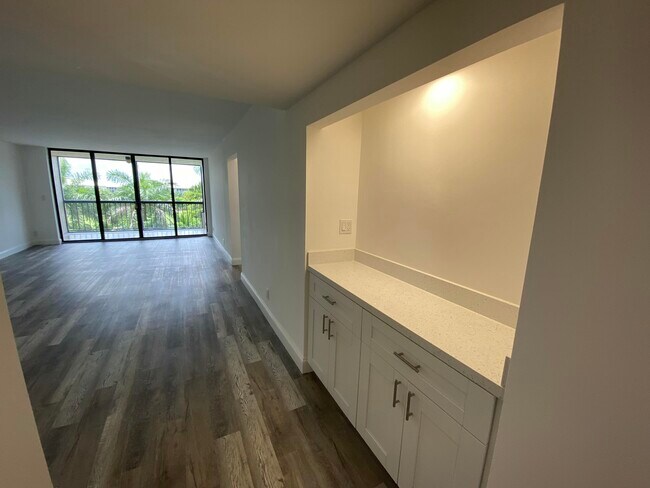 Building Photo - 6320 Boca Del Mar Dr