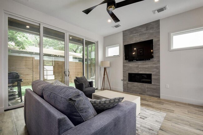 Building Photo - 809 Bouldin Ave