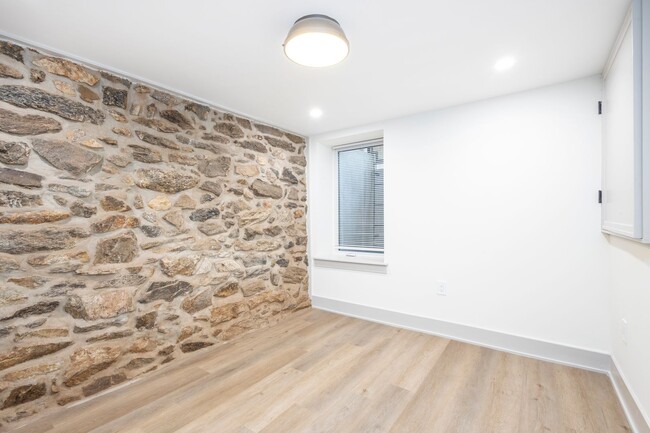 Building Photo - Welcome home to this newly renovated porch...