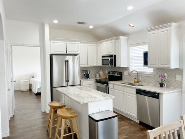 Building Photo - 3BED/2BATH Home for lease! Available NOW!