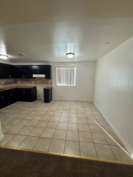 Building Photo - 155 W 77th St