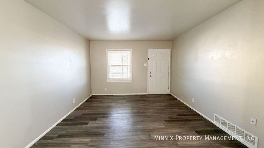 Building Photo - 2010 Ave. S