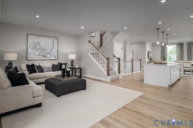 Building Photo - 8001 Lake Laurel Ln