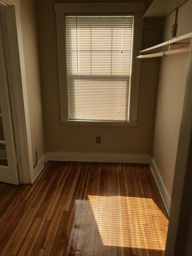 Building Photo - 1 bedroom in Seattle WA 98102