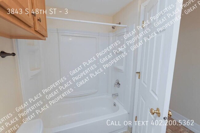 Building Photo - 2 Bed 1 Bath Wood Floors Near Union College