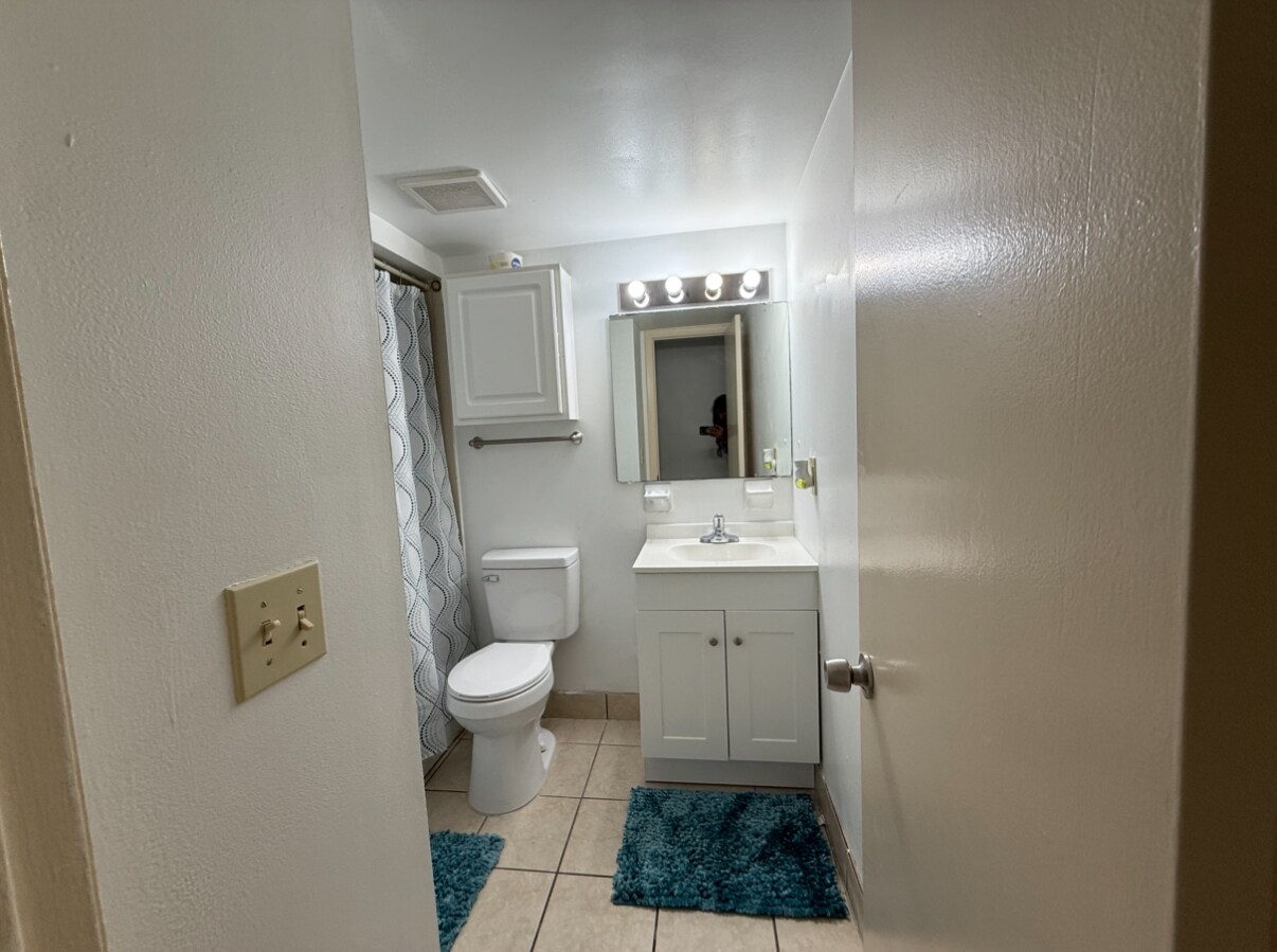 Building Photo - 1700 SW 16th Ct