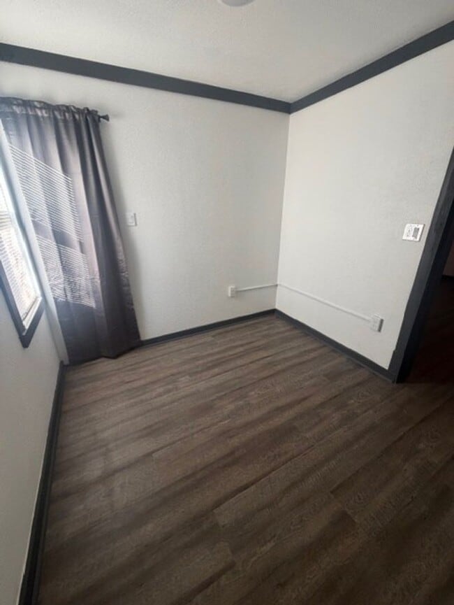 Building Photo - Beautifully Remodeled 3 Bedroom, 1 Bath Home – Move-In Ready!