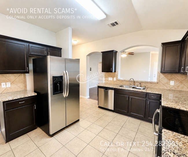 Building Photo - 5829 Huntington Dr