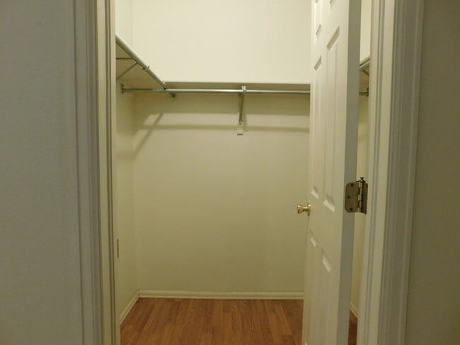 Building Photo - Quiet Neighborhood!