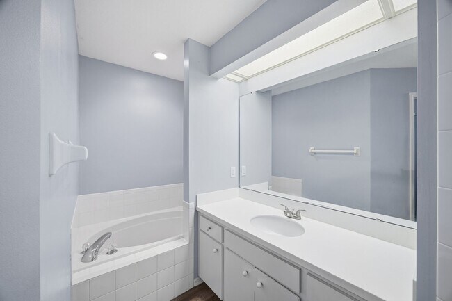 Building Photo - 3/2 Bedroom near Downtown Lakeland