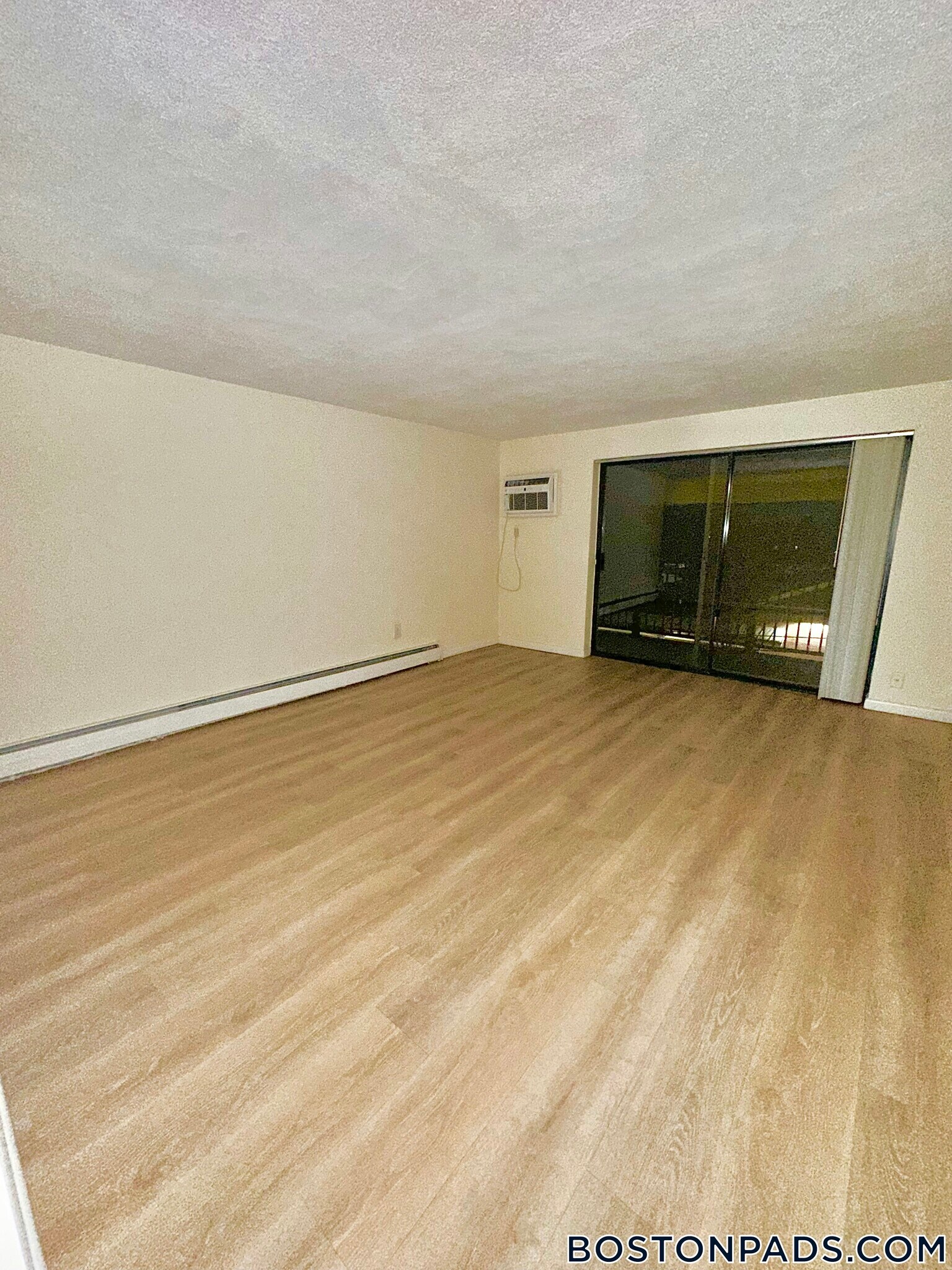 Building Photo - 24 Whites Ave