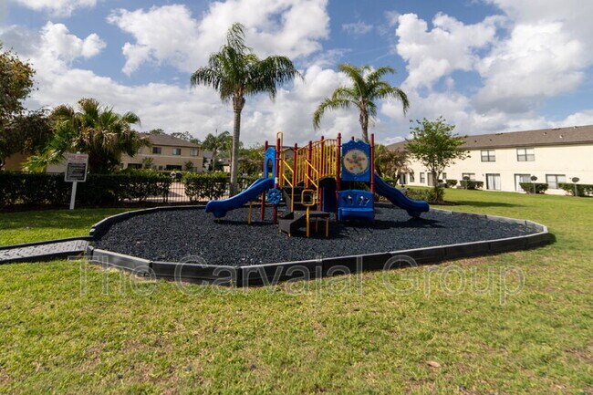 Building Photo - 2210 Seven Oaks Dr