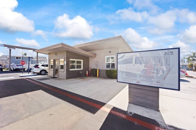 Building Photo - 80 Huntington St